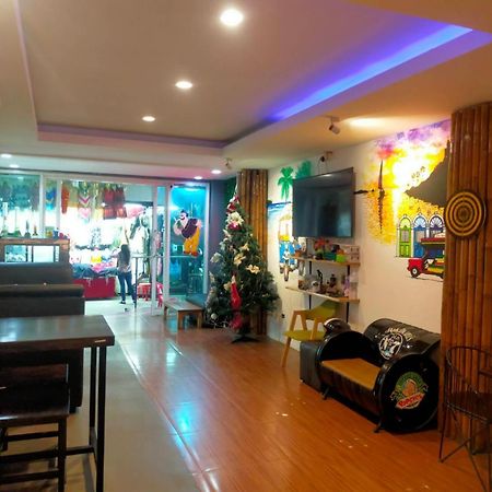 Popeyes Hostel Patong Exteriör bild