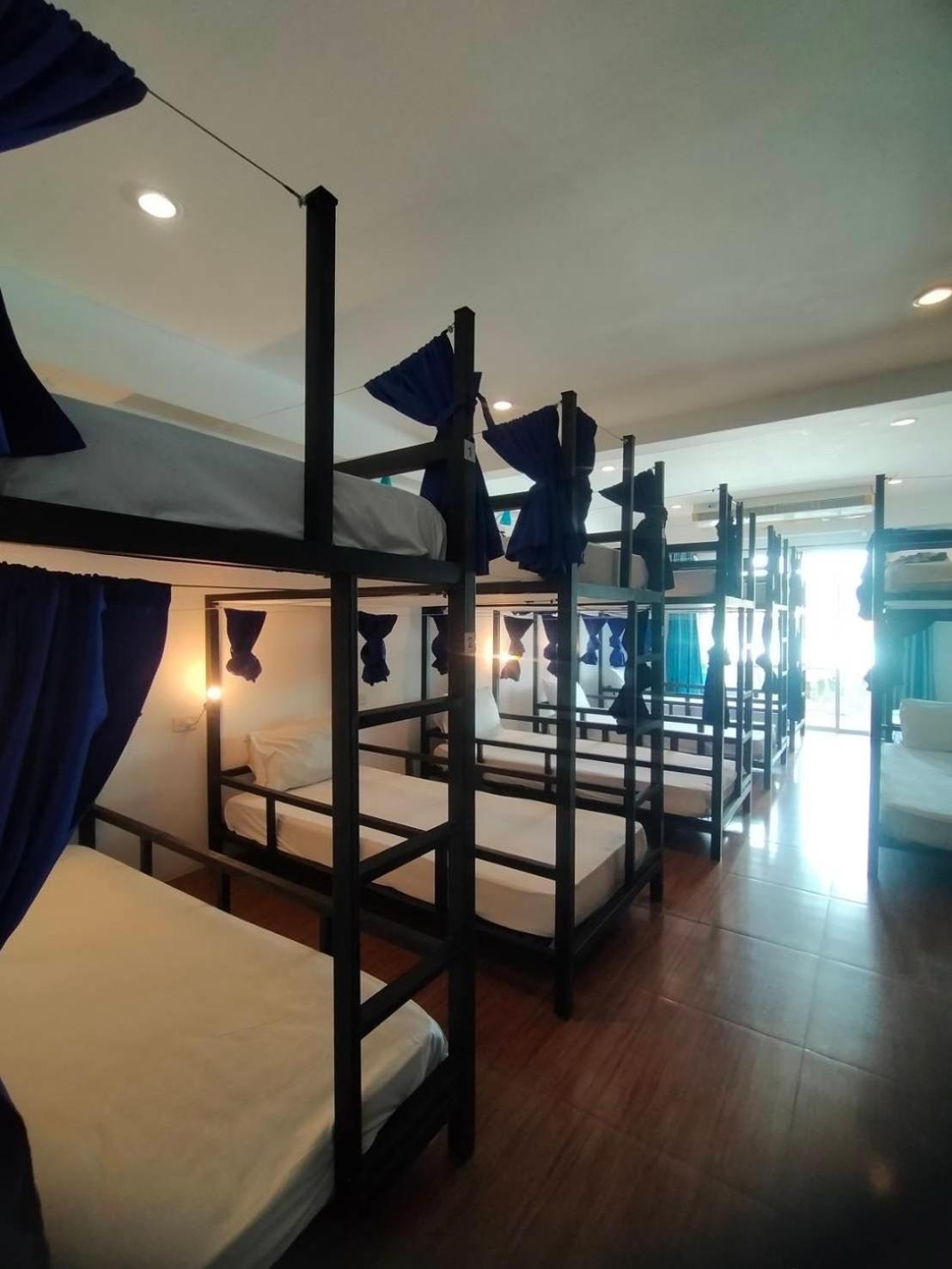Popeyes Hostel Patong Exteriör bild